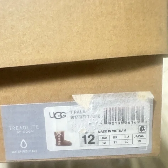 Girls Ugg Boots - Picture 2 of 7